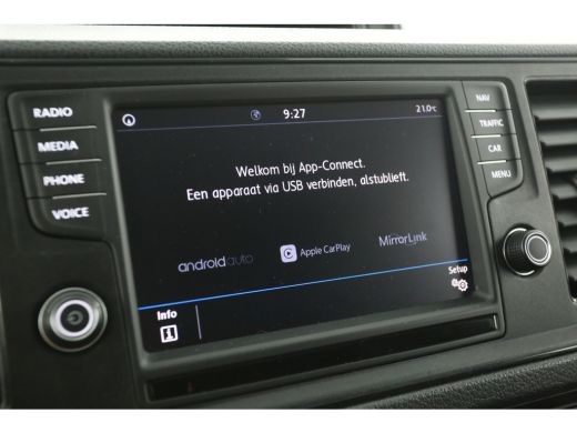 Volkswagen Crafter 2.0 TDI L3H3 141PK | 3000KG Trekgew. | Airco | Camera | 3 Zits | Trekhaak | Carplay | Parkeersens. ActivLease financial lease