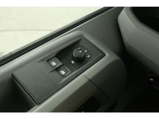 Volkswagen Crafter 2.0 TDI L3H3 141PK | 3000KG Trekgew. | Airco | Camera | 3 Zits | Trekhaak | Carplay | Parkeersens. ActivLease financial lease