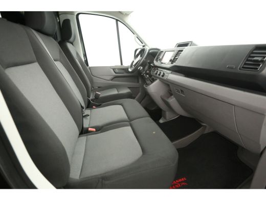 Volkswagen Crafter 2.0 TDI L3H3 141PK | 3000KG Trekgew. | Airco | Camera | 3 Zits | Trekhaak | Carplay | Parkeersens. ActivLease financial lease