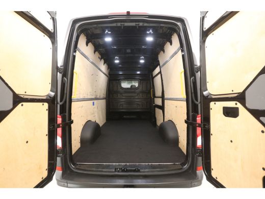 Volkswagen Crafter 2.0 TDI L3H3 141PK | 3000KG Trekgew. | Airco | Camera | 3 Zits | Trekhaak | Carplay | Parkeersens. ActivLease financial lease