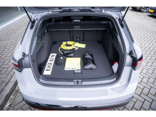 Volkswagen ID.7 Limited Edition 77 kWh | Lichtmetalen velgen 5-spaaks 19" | Trekhaak elektrisch uitklapbaar | Two... ActivLease financial lease