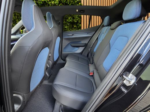 Volvo  EX30 Single Motor Extended Range Ultra Black Edition Europa 69 kWh | Panoramadak | 360 Camera | Harman... ActivLease financial lease
