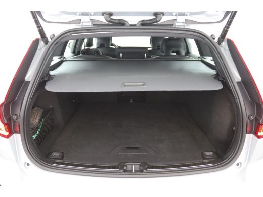 Volvo  V60 T8 Plug-in hybrid AWD Plus Dark | Stoelverwarming | 360 Camera | Voorruitverwarming | Harman\Kard... ActivLease financial lease