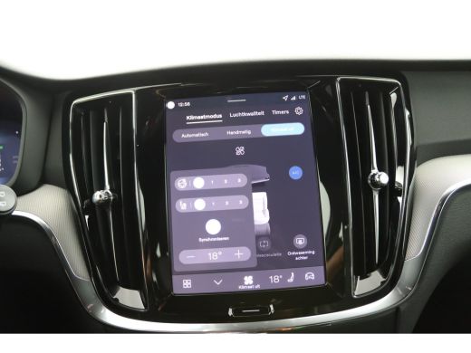 Volvo  V60 T8 Plug-in hybrid AWD Plus Dark | Stoelverwarming | 360 Camera | Voorruitverwarming | Harman\Kard... ActivLease financial lease
