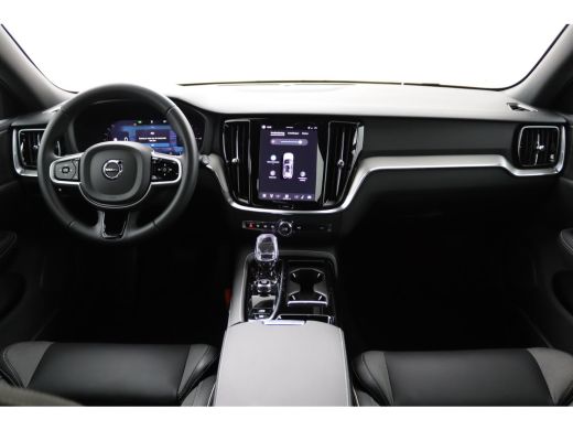 Volvo  V60 T8 Plug-in hybrid AWD Plus Dark | Stoelverwarming | 360 Camera | Voorruitverwarming | Harman\Kard... ActivLease financial lease