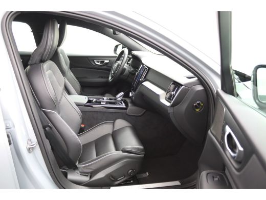 Volvo  V60 T8 Plug-in hybrid AWD Plus Dark | Stoelverwarming | 360 Camera | Voorruitverwarming | Harman\Kard... ActivLease financial lease