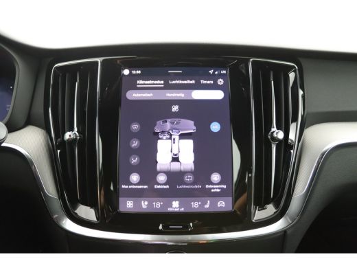 Volvo  V60 T8 Plug-in hybrid AWD Plus Dark | Stoelverwarming | 360 Camera | Voorruitverwarming | Harman\Kard... ActivLease financial lease