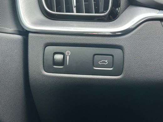 Volvo  XC60 2.0 B5 Momentum Business | Memory | Trekhaak | Standkachel | Pilot Assist | Stoel- & stuurverwarm... ActivLease financial lease