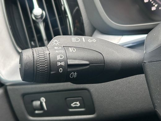 Volvo  XC60 2.0 B5 Momentum Business | Memory | Trekhaak | Standkachel | Pilot Assist | Stoel- & stuurverwarm... ActivLease financial lease