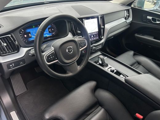 Volvo  XC60 2.0 B5 Momentum Business | Memory | Trekhaak | Standkachel | Pilot Assist | Stoel- & stuurverwarm... ActivLease financial lease