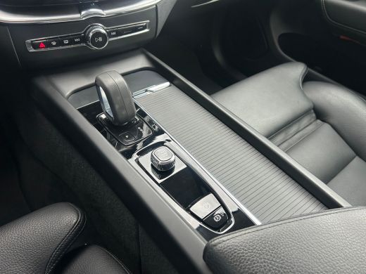 Volvo  XC60 2.0 B5 Momentum Business | Memory | Trekhaak | Standkachel | Pilot Assist | Stoel- & stuurverwarm... ActivLease financial lease