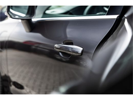 Volvo  XC60 2.0 Recharge T6 AWD Inscription Expr. Pano / Trekhaak / Bank verwar. / Carplay / ActivLease financial lease