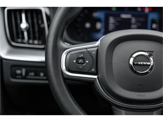 Volvo  XC60 2.0 Recharge T6 AWD Inscription Expr. Pano / Trekhaak / Bank verwar. / Carplay / ActivLease financial lease