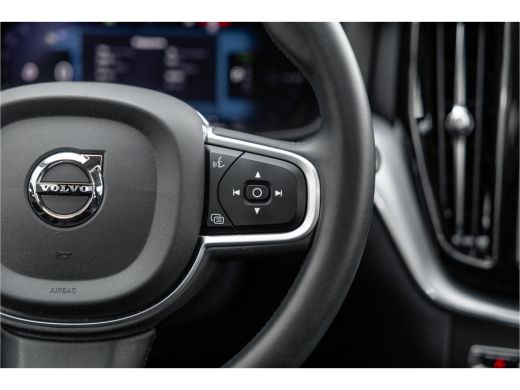 Volvo  XC60 2.0 Recharge T6 AWD Inscription Expr. Pano / Trekhaak / Bank verwar. / Carplay / ActivLease financial lease