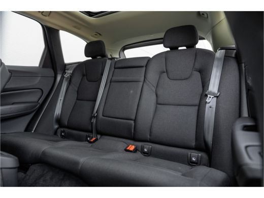 Volvo  XC60 2.0 Recharge T6 AWD Inscription Expr. Pano / Trekhaak / Bank verwar. / Carplay / ActivLease financial lease
