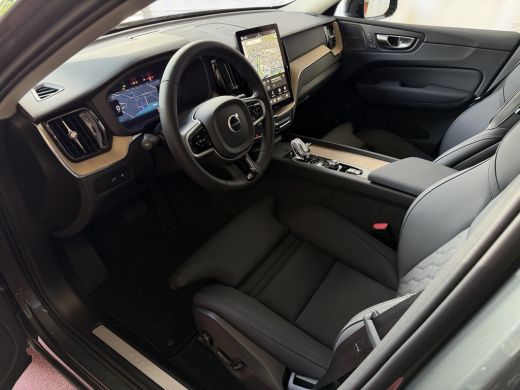 Volvo  XC60 2.0 T8 455PK AWD PLUS DARK NIEUWE AUTO HARMAN KARDON 360.CAM STOEL/STUUR VERW LEER ActivLease financial lease