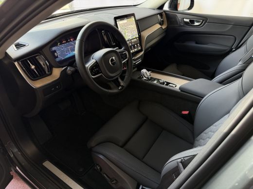 Volvo  XC60 2.0 T8 455PK AWD PLUS DARK NIEUWE AUTO HARMAN KARDON 360.CAM STOEL/STUUR VERW LEER ActivLease financial lease