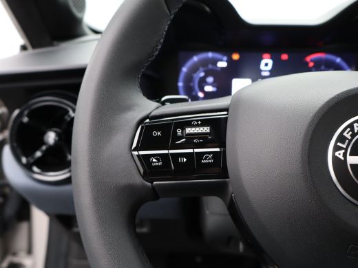 Alfa Romeo Junior Hybrid Ibrida 145 EDCS6 Navi | Apple Carplay | Cruise Control | LED Koplampen | Lichtmetalen velg... ActivLease financial lease