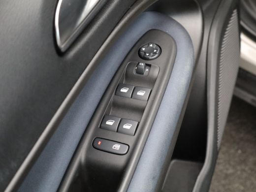 Alfa Romeo Junior Hybrid Ibrida 145 EDCS6 Navi | Apple Carplay | Cruise Control | LED Koplampen | Lichtmetalen velg... ActivLease financial lease