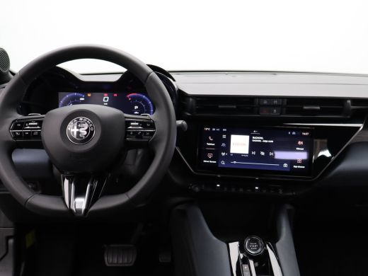 Alfa Romeo Junior Hybrid Ibrida 145 EDCS6 Navi | Apple Carplay | Cruise Control | LED Koplampen | Lichtmetalen velg... ActivLease financial lease