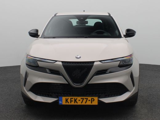 Alfa Romeo Junior Hybrid Ibrida 145 EDCS6 Navi | Apple Carplay | Cruise Control | LED Koplampen | Lichtmetalen velg... ActivLease financial lease