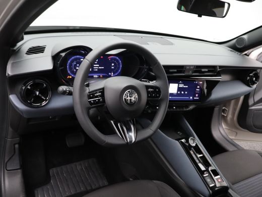 Alfa Romeo Junior Hybrid Ibrida 145 EDCS6 Navi | Apple Carplay | Cruise Control | LED Koplampen | Lichtmetalen velg... ActivLease financial lease