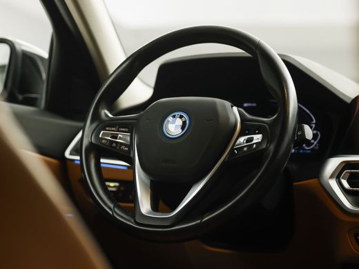 BMW 3 Serie Touring 330e Sport 292Pk Automaat (APPLE CARPLAY, SOH 90,2%, GROOT NAVI, COGNAC LEDER, CAMERA, ST... ActivLease financial lease