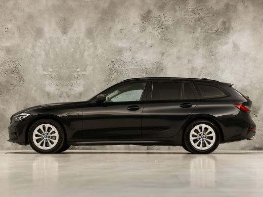 BMW 3 Serie Touring 330e Sport 292Pk Automaat (APPLE CARPLAY, SOH 90,2%, GROOT NAVI, COGNAC LEDER, CAMERA, ST... ActivLease financial lease
