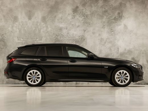 BMW 3 Serie Touring 330e Sport 292Pk Automaat (APPLE CARPLAY, SOH 90,2%, GROOT NAVI, COGNAC LEDER, CAMERA, ST... ActivLease financial lease