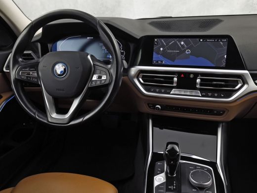 BMW 3 Serie Touring 330e Sport 292Pk Automaat (APPLE CARPLAY, SOH 90,2%, GROOT NAVI, COGNAC LEDER, CAMERA, ST... ActivLease financial lease