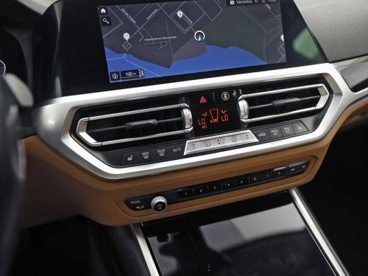 BMW 3 Serie Touring 330e Sport 292Pk Automaat (APPLE CARPLAY, SOH 90,2%, GROOT NAVI, COGNAC LEDER, CAMERA, ST... ActivLease financial lease