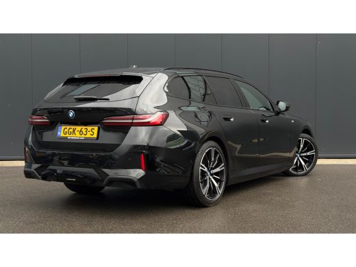 BMW 5 Serie Touring 530e 299pk M-SPORT Pro | 360 Camera | Leder | Trekhaak | Harman/Kardon | Adaptive Cruise ... ActivLease financial lease