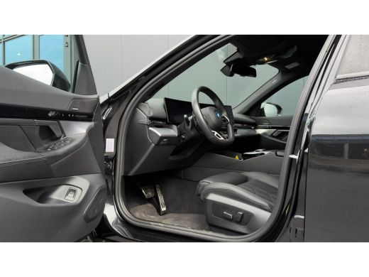 BMW 5 Serie Touring 530e 299pk M-SPORT Pro | 360 Camera | Leder | Trekhaak | Harman/Kardon | Adaptive Cruise ... ActivLease financial lease