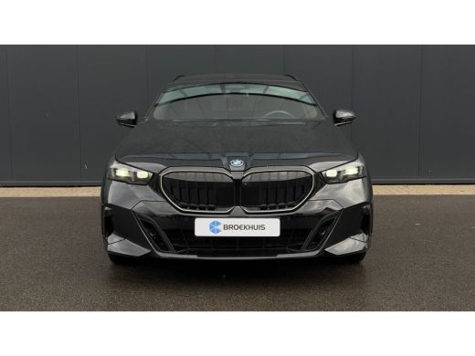 BMW 5 Serie Touring 530e 299pk M-SPORT Pro | 360 Camera | Leder | Trekhaak | Harman/Kardon | Adaptive Cruise ... ActivLease financial lease