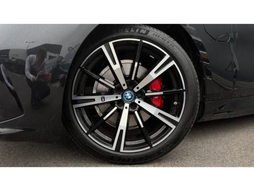 BMW 5 Serie Touring 530e 299pk M-SPORT Pro | 360 Camera | Leder | Trekhaak | Harman/Kardon | Adaptive Cruise ... ActivLease financial lease
