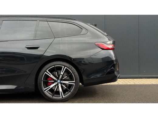 BMW 5 Serie Touring 530e 299pk M-SPORT Pro | 360 Camera | Leder | Trekhaak | Harman/Kardon | Adaptive Cruise ... ActivLease financial lease