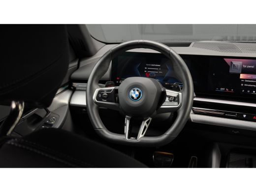 BMW 5 Serie Touring 530e 299pk M-SPORT Pro | 360 Camera | Leder | Trekhaak | Harman/Kardon | Adaptive Cruise ... ActivLease financial lease