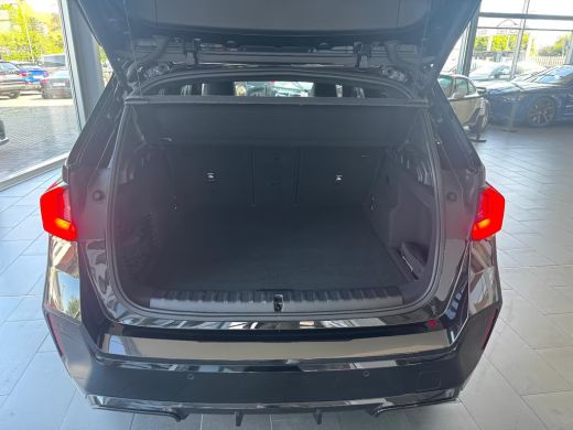 BMW iX1 xDrive30 M-SPORT (230kW/313pk) ** LED, LEDER, PANO, DRIV. ASS+, 20-inch LMV ** 1e EIG - UNFALLFRE... ActivLease financial lease
