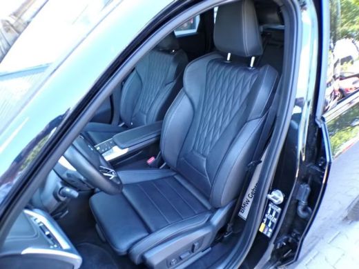 BMW iX1 xDrive30 M-SPORT (230kW/313pk) ** LED, LEDER, PANO, DRIV. ASS+, 20-inch LMV ** 1e EIG - UNFALLFRE... ActivLease financial lease