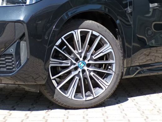 BMW iX1 xDrive30 M-SPORT (230kW/313pk) ** LED, LEDER, PANO, DRIV. ASS+, 20-inch LMV ** 1e EIG - UNFALLFRE... ActivLease financial lease