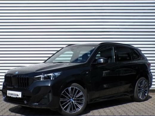 BMW iX1 xDrive30 M-SPORT (230kW/313pk) ** LED, LEDER, PANO, DRIV. ASS+, 20-inch LMV ** 1e EIG - UNFALLFRE... ActivLease financial lease