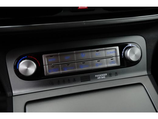 Hyundai Kona Comfort 64 kWh | Achterbank in delen neerklapbaar | Achteruitrijcamera | Airco (automatisch) ActivLease financial lease