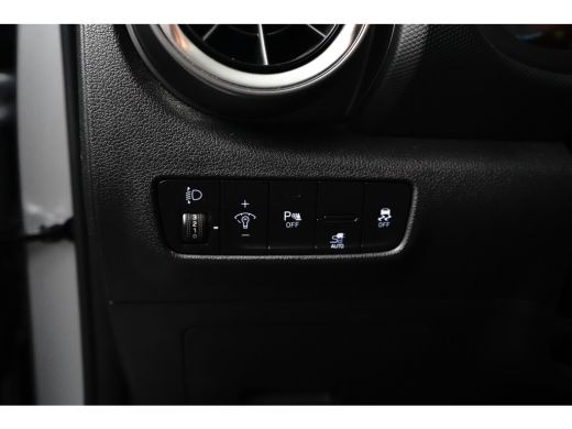Hyundai Kona Comfort 64 kWh | Achterbank in delen neerklapbaar | Achteruitrijcamera | Airco (automatisch) ActivLease financial lease