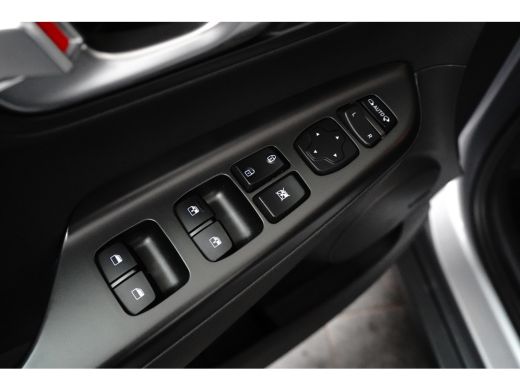 Hyundai Kona Comfort 64 kWh | Achterbank in delen neerklapbaar | Achteruitrijcamera | Airco (automatisch) ActivLease financial lease