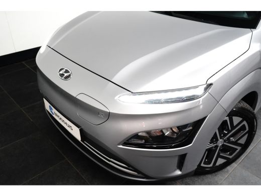 Hyundai Kona Comfort 64 kWh | Achterbank in delen neerklapbaar | Achteruitrijcamera | Airco (automatisch) ActivLease financial lease