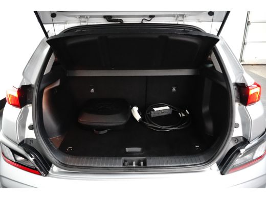 Hyundai Kona Comfort 64 kWh | Achterbank in delen neerklapbaar | Achteruitrijcamera | Airco (automatisch) ActivLease financial lease