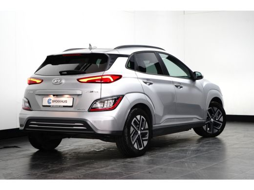 Hyundai Kona Comfort 64 kWh | Achterbank in delen neerklapbaar | Achteruitrijcamera | Airco (automatisch) ActivLease financial lease