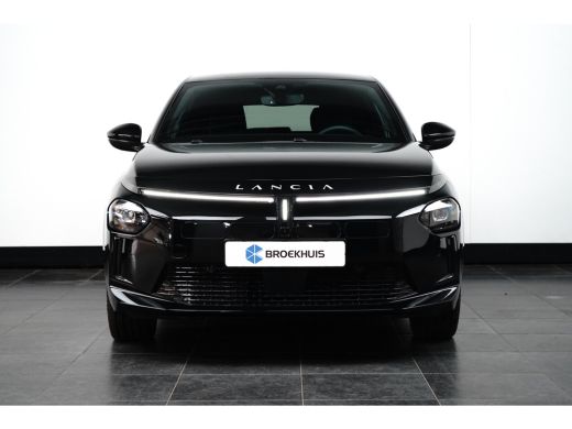 Lancia Ypsilon LX 54 kWh Alcantara Bekleding | Camera Voor + Achter | Adaptieve Cruise | 17" Lichtmetaal | Stoel... ActivLease financial lease