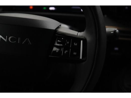Lancia Ypsilon LX 54 kWh Alcantara Bekleding | Camera Voor + Achter | Adaptieve Cruise | 17" Lichtmetaal | Stoel... ActivLease financial lease