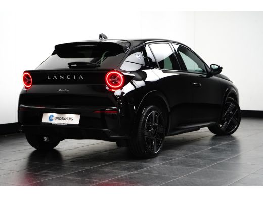 Lancia Ypsilon LX 54 kWh Alcantara Bekleding | Camera Voor + Achter | Adaptieve Cruise | 17" Lichtmetaal | Stoel... ActivLease financial lease